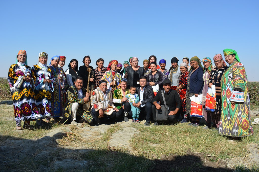 Qaynonam eshakni tepdi