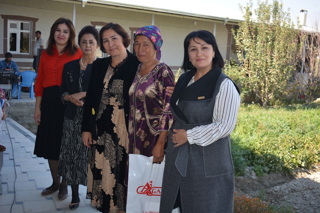 Dushda yalangoch kiygan mashhurlar